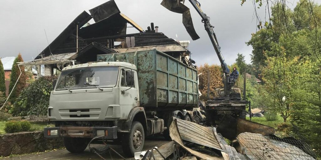 Вывоз мусора после пожара с утилизацией в Тихорецке в октябре