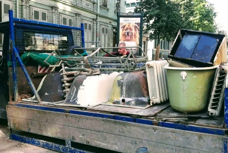 Вывоз старой сантехники в Тихорецке от ПроМусор: быстро, недорого от 567 руб., утилизация и грузчики