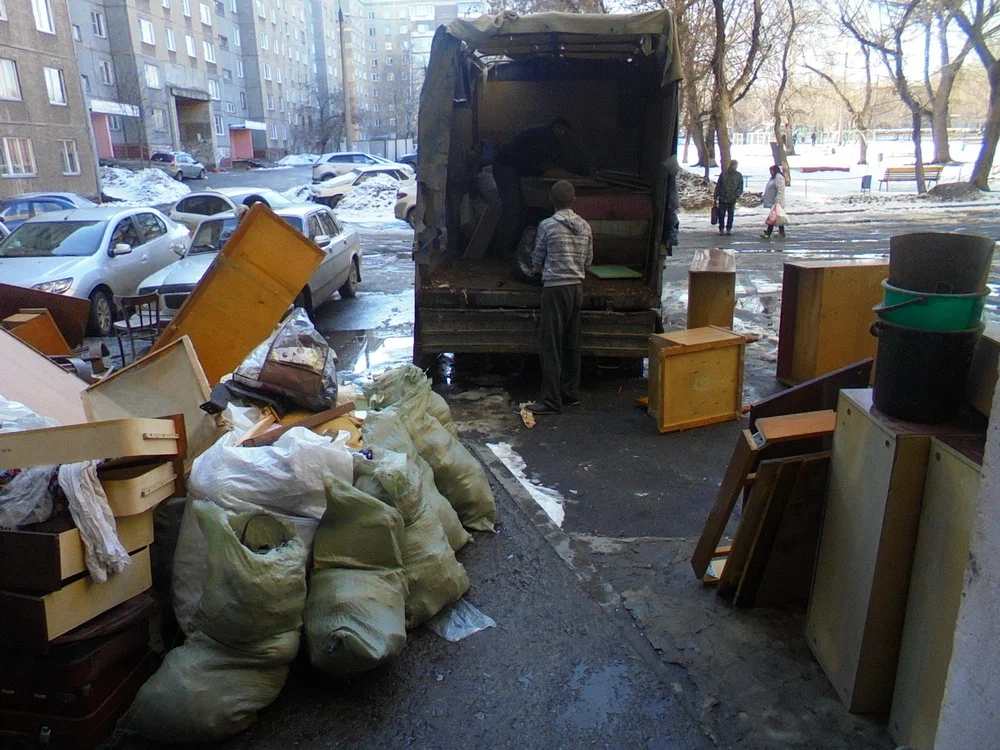 Вывоз мусора из подвала с утилизацией в Тихорецке в октябре