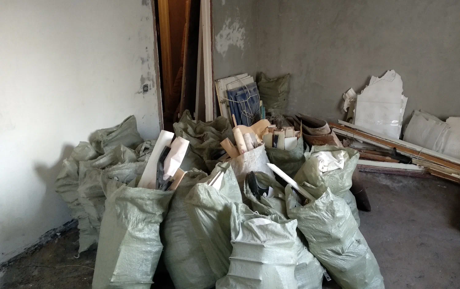 Уборка строительного мусора с вывозом и утилизацией в Тихорецке в октябре
