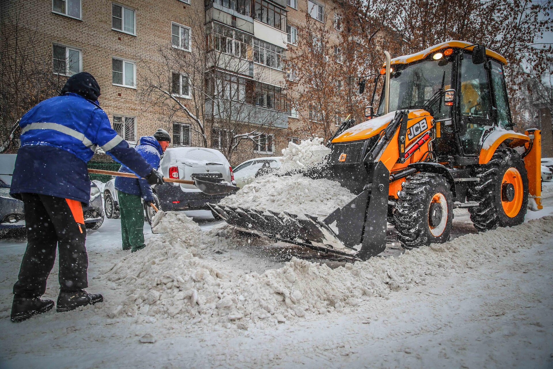 Очистка дворов от снега и наледи в Тихорецке — уборка снега, трактор и ручная, цены от 515 руб. | ПроМусор